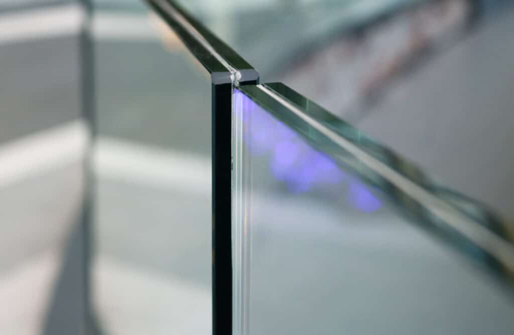 רבדים-במעקה